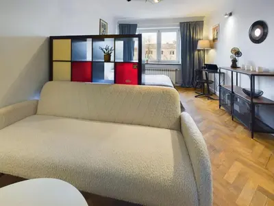 Część wypoczynkowa w obiekcie Modern Studio for Remote Work in the Centre of Warsaw by Noclegi Renters