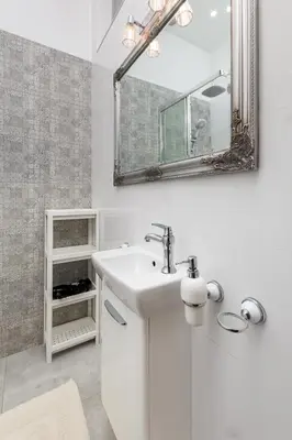 Łazienka w obiekcie aleja Wyzwolenia 14A by Homeprime