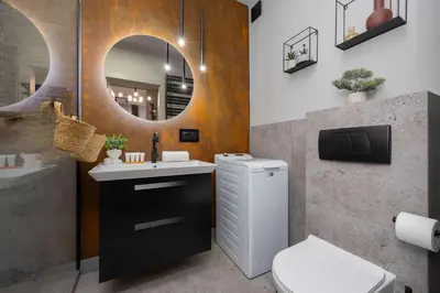 Łazienka w obiekcie Bright Apartment with Terrace & Parking near Metro Kondratowicza by Noclegi Renters