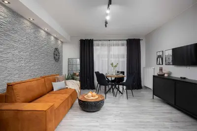 Część wypoczynkowa w obiekcie Bright Apartment with Terrace & Parking near Metro Kondratowicza by Noclegi Renters