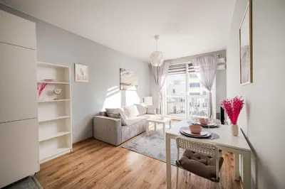 Część wypoczynkowa w obiekcie Warszawa-Włochy Serene Apartment by BookingHost