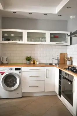 Kuchnia lub aneks kuchenny w obiekcie Apartments pry metro Świętokrzyska