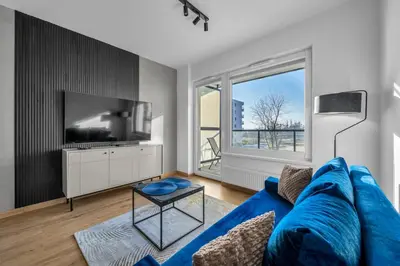 Telewizja i/lub zestaw kina domowego w obiekcie Warsaw Praga - Modern Apt, Parking, near River - by Rentujemy