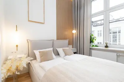 Łóżko lub łóżka w pokoju w obiekcie The Champagne Suite City Center Hoza Premium