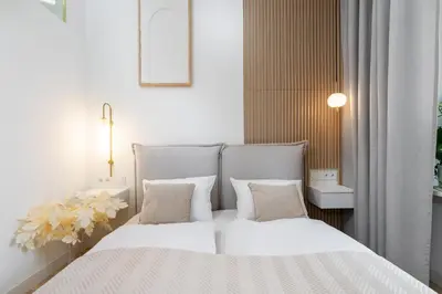 Łóżko lub łóżka w pokoju w obiekcie The Champagne Suite City Center Hoza Premium