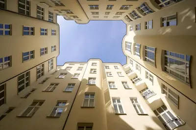 Budynek, w którym mieści się apartament