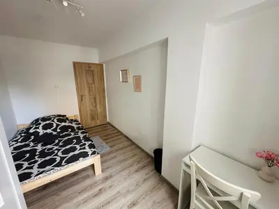 Łóżko lub łóżka w pokoju w obiekcie Wola Ratusz Rooms