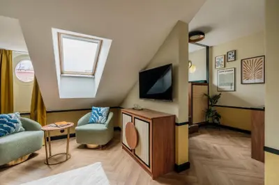 Telewizja i/lub zestaw kina domowego w obiekcie Colette by StayLab