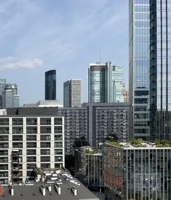 Widok na miasto Warszawa z tego apartamentu