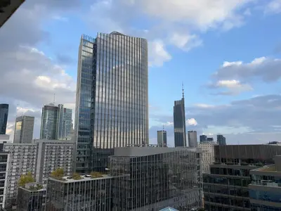 Widok na miasto Warszawa z tego apartamentu