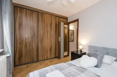 Łóżko lub łóżka w pokoju w obiekcie ShortStayPoland Bohaterewicza B174