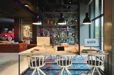 Część wypoczynkowa w obiekcie Moxy Warsaw City