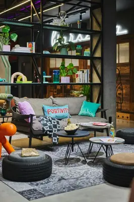 Część wypoczynkowa w obiekcie Moxy Warsaw City