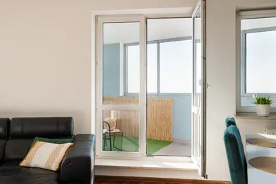 Część wypoczynkowa w obiekcie Bemowo Narwik Malachite Apartment by BookingHost