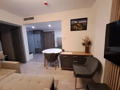 Telewizja i/lub zestaw kina domowego w obiekcie Warsaw Smart Apartment2 and Parking