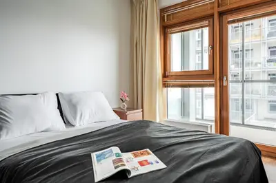 Łóżko lub łóżka w pokoju w obiekcie Apartament przy Arkadia 2 Sypialnie Balkon Widok 8 Pietro Metro Gdanska Garaz