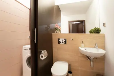 Łazienka w obiekcie Apartament przy Arkadia 2 Sypialnie Balkon Widok 8 Pietro Metro Gdanska Garaz