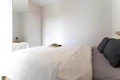Łóżko lub łóżka w pokoju w obiekcie Stylowy Apartament przy Metrze, przy Centrum Onkologii