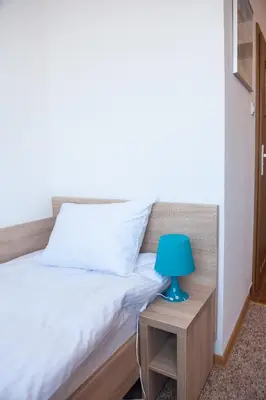 Łóżko lub łóżka w pokoju w obiekcie Patra