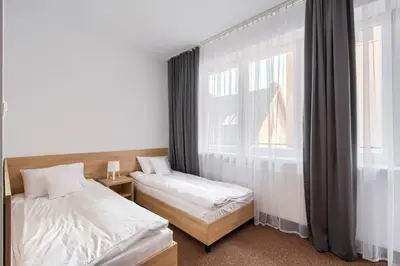 Łóżko lub łóżka w pokoju w obiekcie Patra