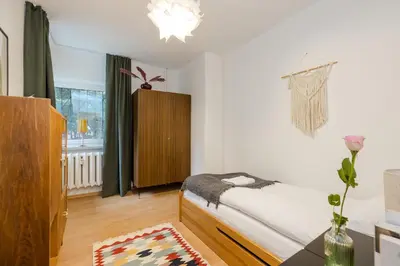 Łóżko lub łóżka w pokoju w obiekcie ShortStayPoland Piekałkiewicza B112