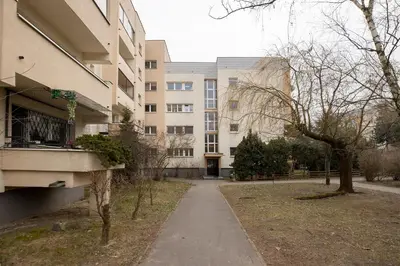 Budynek, w którym mieści się apartament