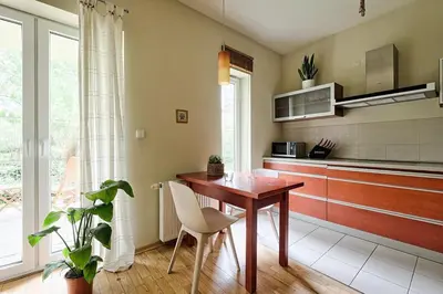 Kuchnia lub aneks kuchenny w obiekcie Urban Nest - WAW Chopin Airport Wyględowska 10