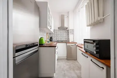 Kuchnia lub aneks kuchenny w obiekcie Royal Baths Charming Apartment by BookingHost