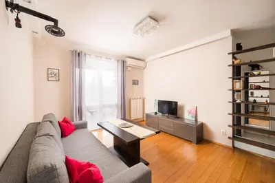 Telewizja i/lub zestaw kina domowego w obiekcie Marywilska 67 Inviting Apartment by BookingHost