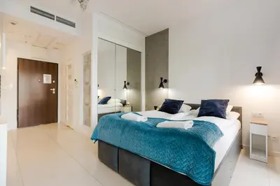 Łóżko lub łóżka w pokoju w obiekcie ShortStayPoland Kasprzaka Apartments
