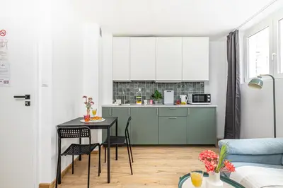 Kuchnia lub aneks kuchenny w obiekcie SuperApart Tarchomińska 10 - Blisko metra