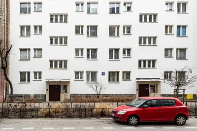 Budynek, w którym mieści się apartament