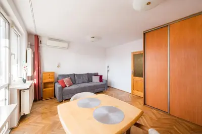 Część wypoczynkowa w obiekcie Złota Standard Studio by BookingHost