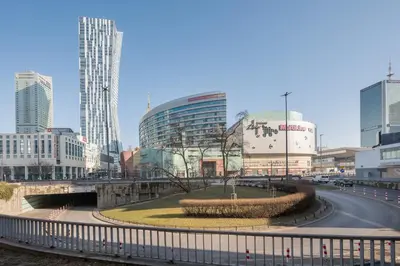 Widok na miasto Warszawa z tego apartamentu