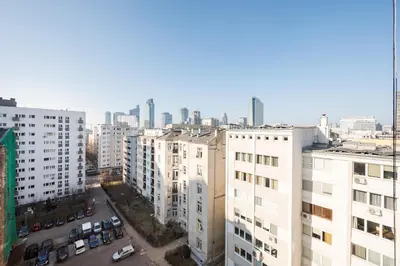 Widok na miasto Warszawa z tego apartamentu