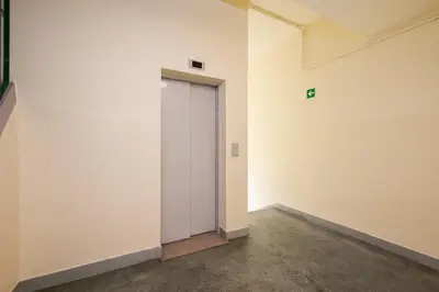 Plan piętra w obiekcie Złota Standard Studio by BookingHost