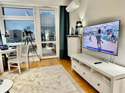 Telewizja i/lub zestaw kina domowego w obiekcie SMYK WiFi 1Gbs 70TV Max Disney AppleTV Netflix