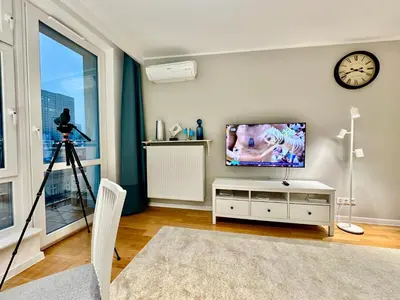 Telewizja i/lub zestaw kina domowego w obiekcie SMYK WiFi 1Gbs 70TV Max Disney AppleTV Netflix
