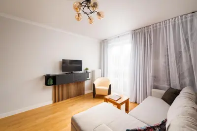 Telewizja i/lub zestaw kina domowego w obiekcie Powiśle Charming Apartment by BookingHost