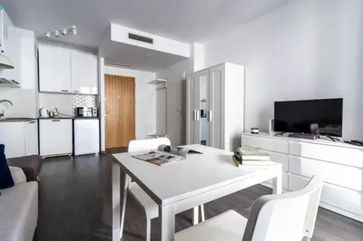Telewizja i/lub zestaw kina domowego w obiekcie City Center Apartments - Metro 250m - Old Town - Private Underground Parking