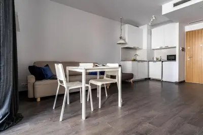 Kuchnia lub aneks kuchenny w obiekcie City Center Apartments - Metro 250m - Old Town - Private Underground Parking