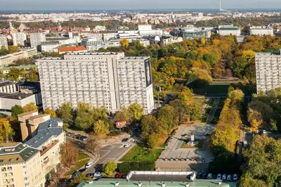 Widok na miasto Warszawa z tego apartamentu