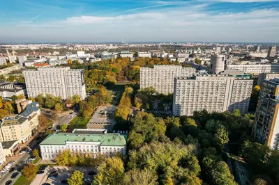 Widok na miasto Warszawa z tego apartamentu