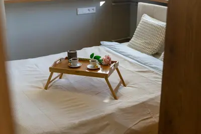Łóżko lub łóżka w pokoju w obiekcie Stylish Wola Apartment - 30m2, Trams Nearby - by Rentujemy