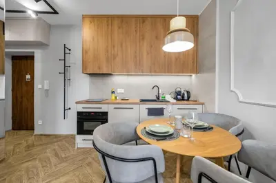 Kuchnia lub aneks kuchenny w obiekcie Stylish Wola Apartment - 30m2, Trams Nearby - by Rentujemy