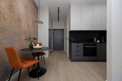 Kuchnia lub aneks kuchenny w obiekcie CHRONOS APARTAMENTY Studio z Klimatyzacją na Warszawskiej Woli od Renters Prestige