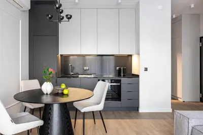 Kuchnia lub aneks kuchenny w obiekcie CHRONOS APARTAMENTY with Parking and Air Conditioning in Warsaw Wola by Renters Prestige