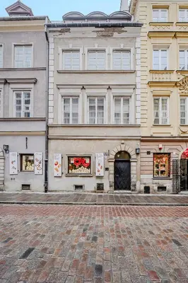 Budynek, w którym mieści się apartament