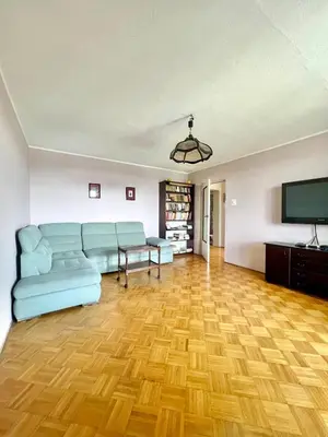 Telewizja i/lub zestaw kina domowego w obiekcie Comfortable apartment in good location