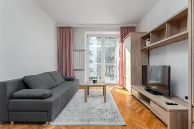 Telewizja i/lub zestaw kina domowego w obiekcie Nowolipie 26 by Homeprime